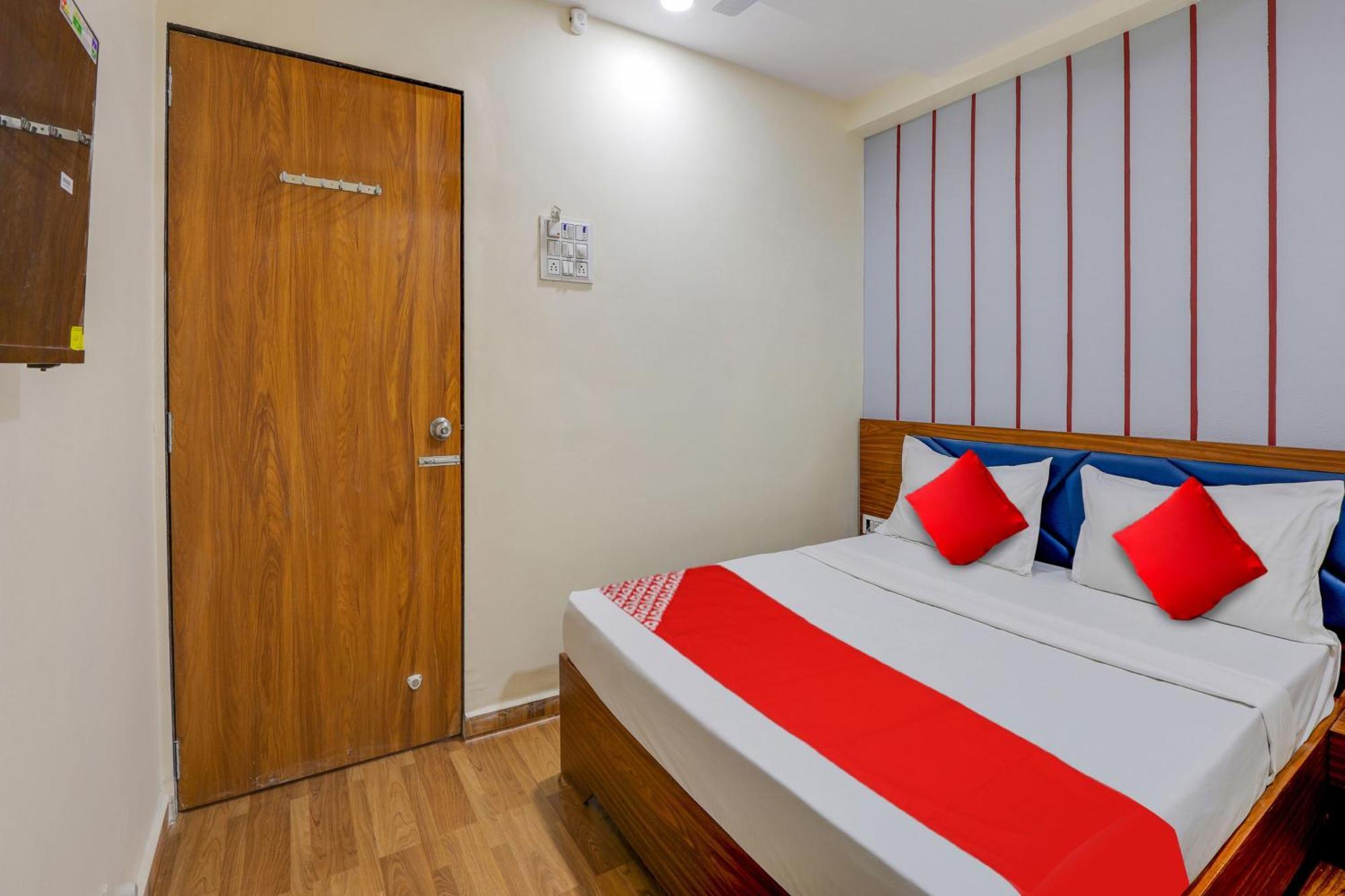 Hotel O Lotus Surat Zewnętrze zdjęcie