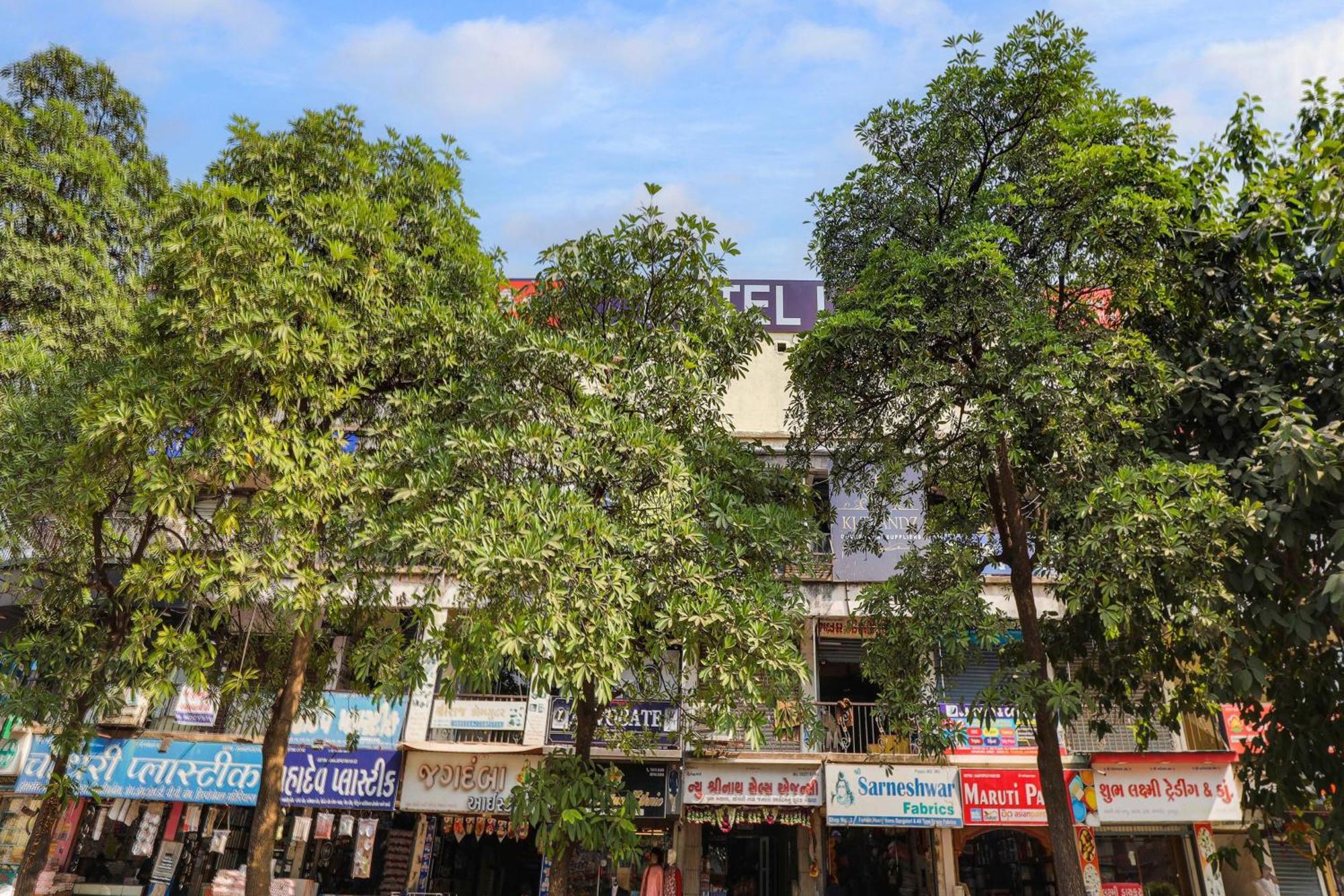 Hotel O Lotus Surat Zewnętrze zdjęcie