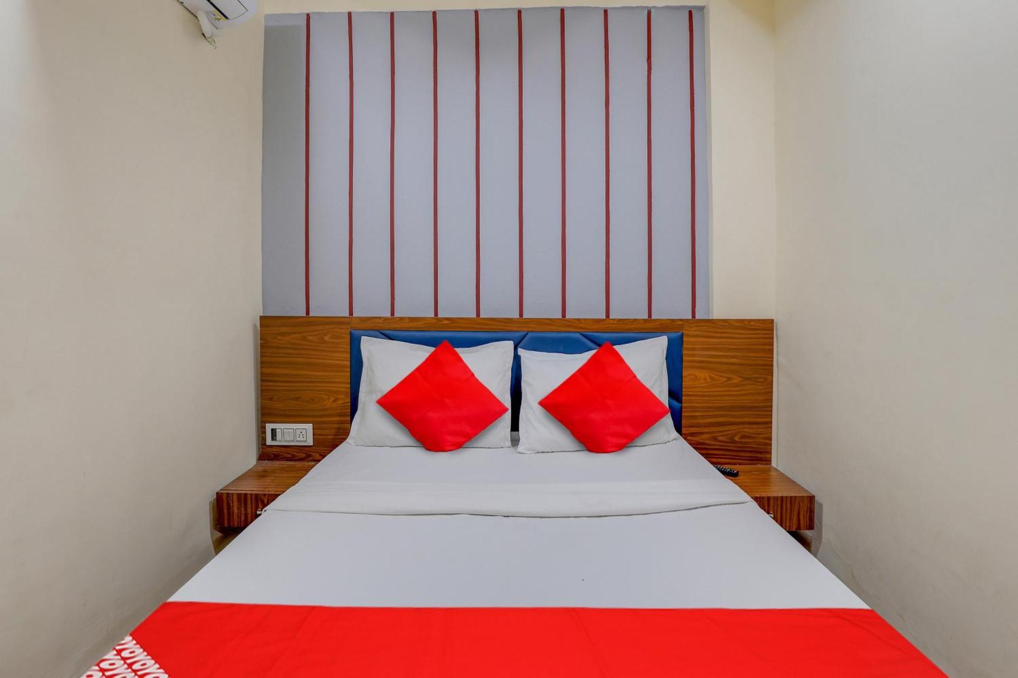 Hotel O Lotus Surat Zewnętrze zdjęcie