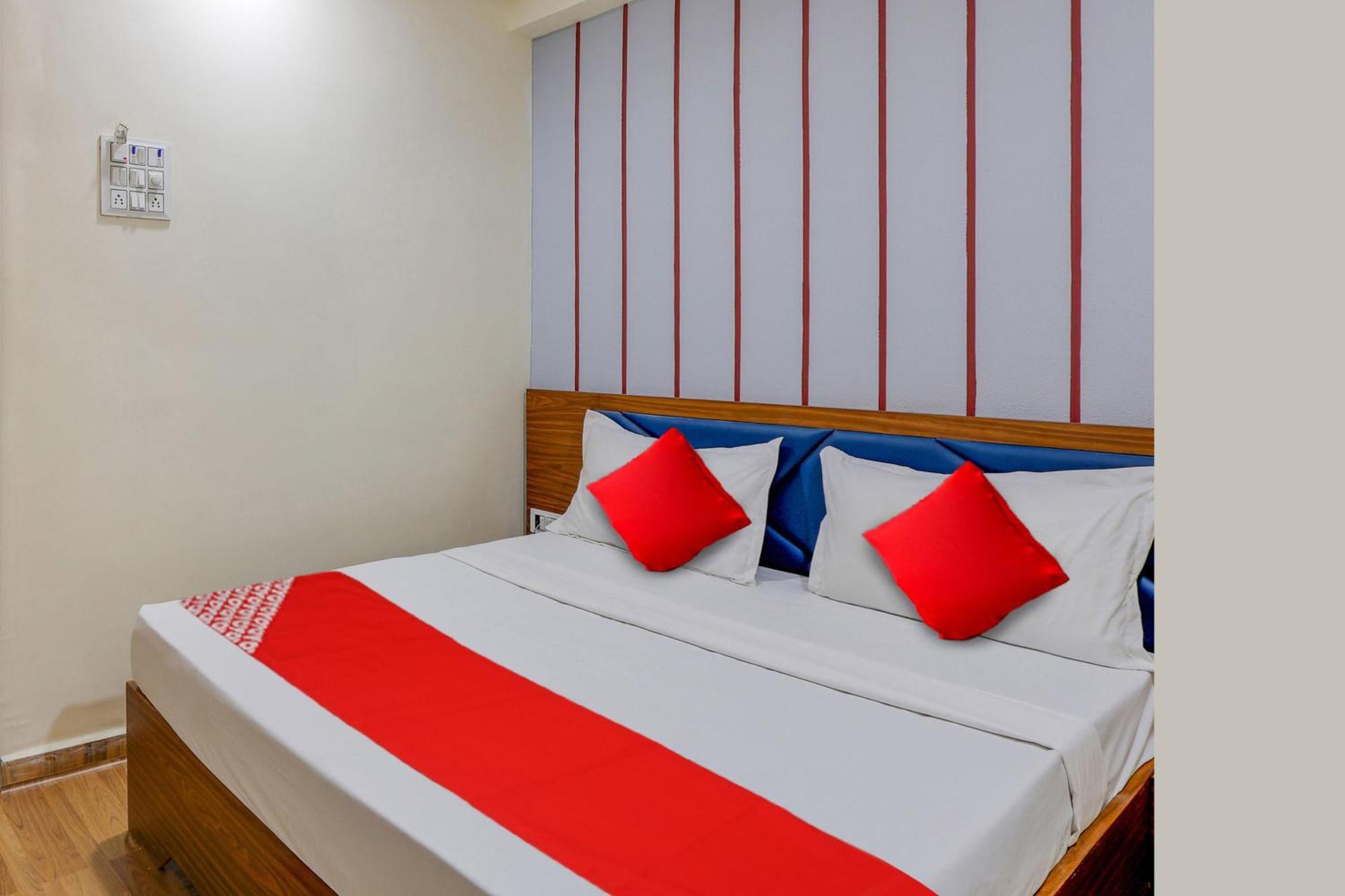 Hotel O Lotus Surat Zewnętrze zdjęcie