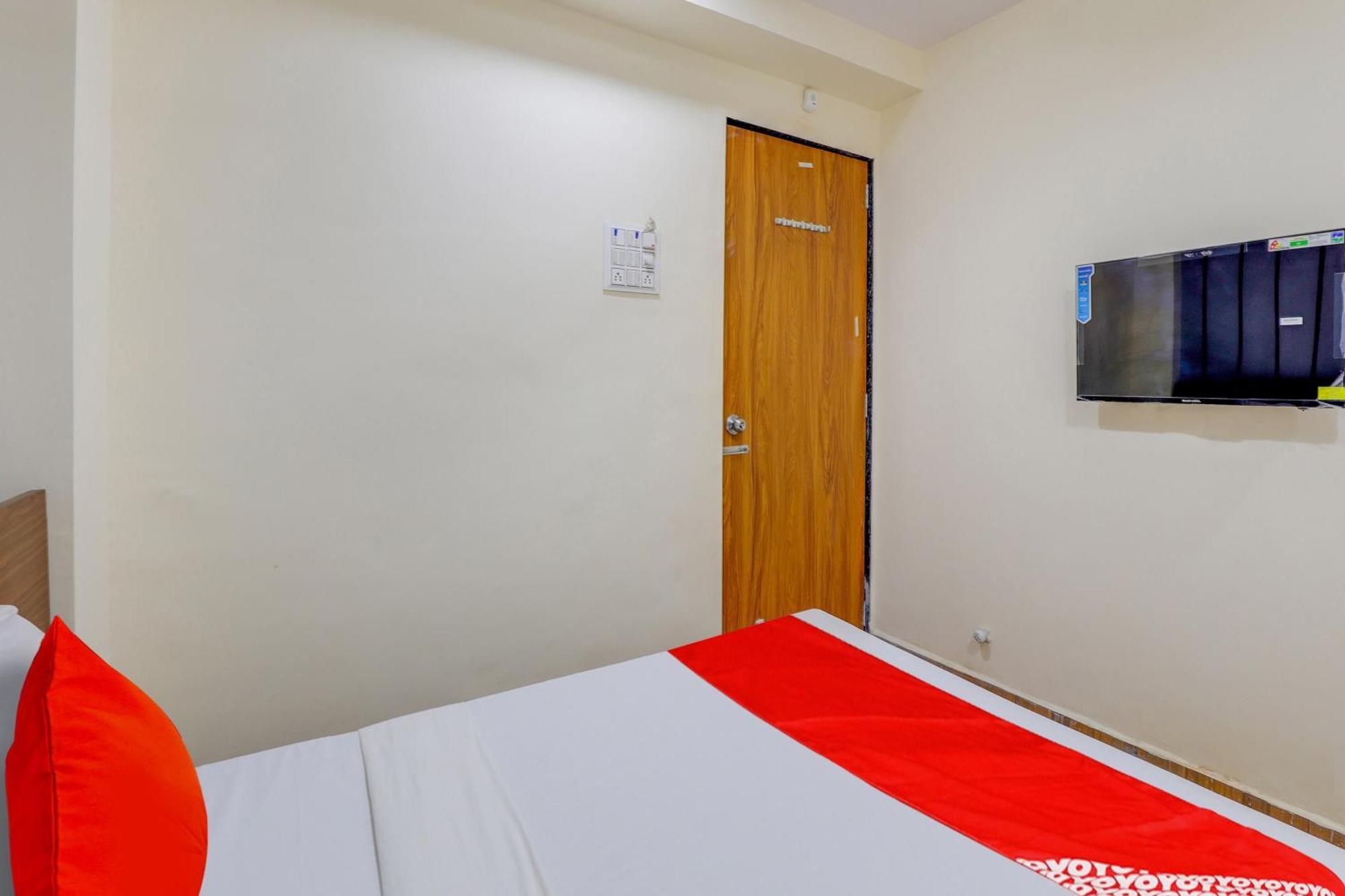 Hotel O Lotus Surat Zewnętrze zdjęcie
